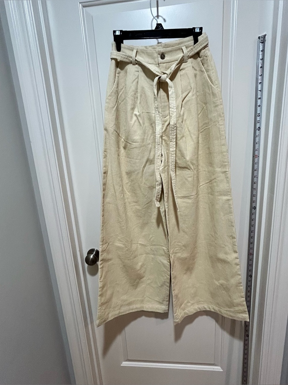 Free market (Blakely Original) women’s size S Wide Leg Tie-Belt Pants cream.